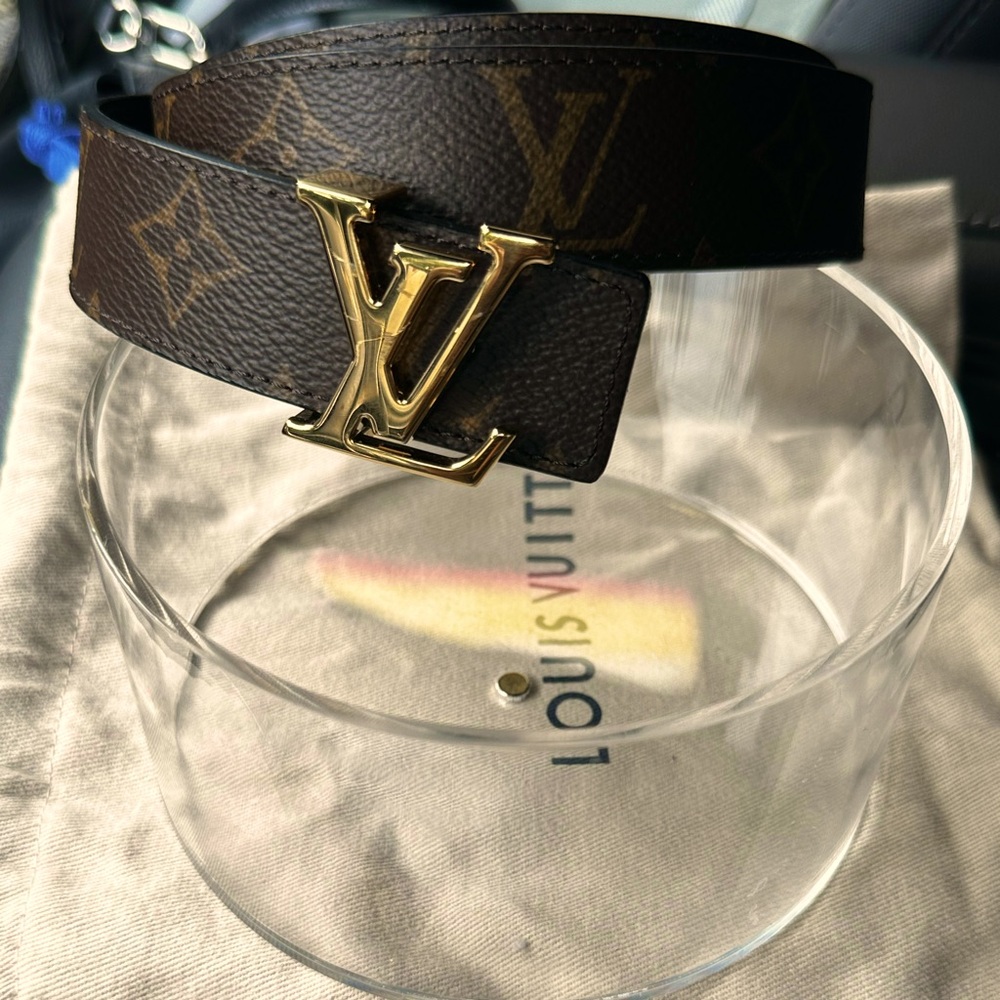 Authentic Louis Vuitton belt - Reversable